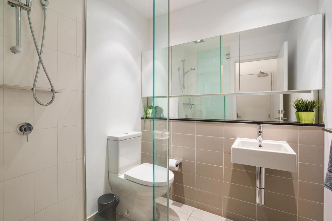 Complete Host Leopold * Melbourne